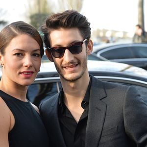 Pierre Niney et sa compagne Natasha Andrews - Arrivées des people au défilé de mode hommes Dior collection prêt-à-porter Automne Hiver 2015/2016 au Tennis Club de Paris le 24 janvier 2015. © Veeren -Christophe Clovis / Bestimage