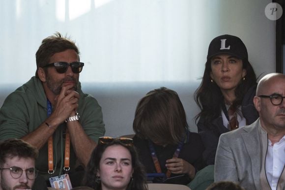 Nolwenn Leroy et son compagnon Arnaud Clément et leur fils Marin en tribunes lors de la finale messieurs des Internationaux de France de Tennis de Roland Garros 2025 (jour 15), à Paris, France, le 8 juin 2025. © Cyril Moreau/Bestimage