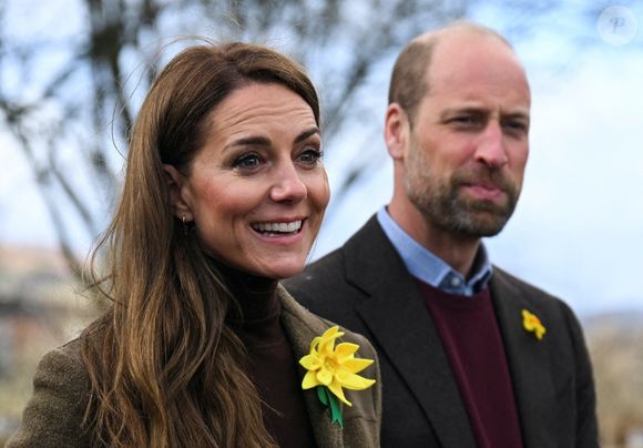 Une sortie en solo pour le prince William puisque son épouse a d'autres projets. 

Le prince William et Kate Middleton lors d'une visite en Ecosse. © Alpha / Bestimage