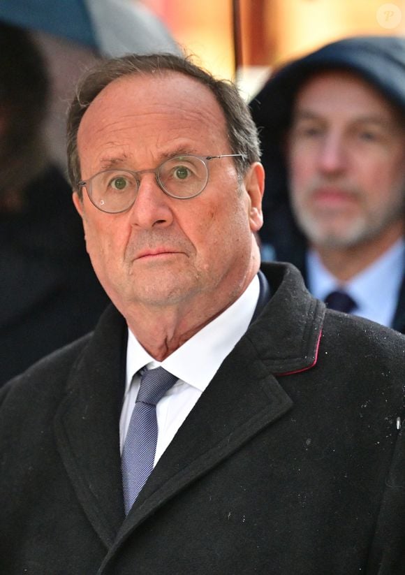 François Hollande lors de l'inauguration la place Shimon Peres dans le Marais à Paris, France, le 18 février 2026. © Christian Liewig/Bestimage