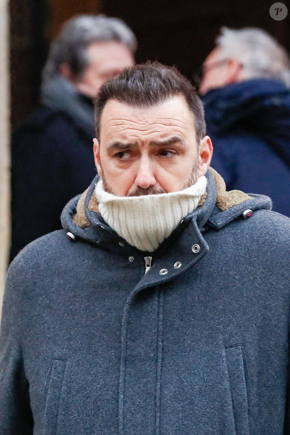 Cyril Lignac à la sortie des obsèques de Jean-Luc Petitrenaud en l'église Saint-Pierre-du-Gros-Caillou à Paris, France, le 17 janvier 2025. © Christophe Clovis/Bestimage