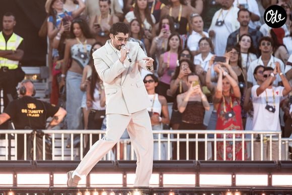 Selon les secours italiens, plusieurs spectateurs ont été pris en charge après avoir été touchés par des grêlons, dont certains à la tête. 

Bad Bunny (Benito Antonio Martinez Ocasio) à son concert de Milan juillet 2026 (Crédit Image : © Mirko Fava/IPA via ZUMA Press)