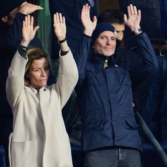 Denis Brogniart et sa femme Hortense - People des les tribunes de la coupe du Monde de Rugby France 2023 - Match de quart de finale "France-Afrique du Sud (28-29)" au Stade de France à Saint-Denis 15 octobre 2023. © Moreau-Jacovides/Bestimage