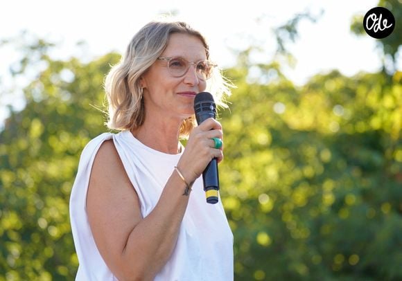 L'actrice commence sa journée avec des graines de chia et du collagène.

Alexandra Lamy - Les célébrités ont répondu présente à la 'Grande marche citoyenne' contre les violences sexuelles devant ministère français de la Justice,  place Vendôme, à Paris, France, le 4 juillet 2026. © Anne-Sophie Guebey/Bestimage