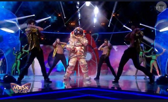 Le Cosmonaute lors de l'émission "Mask Singer 2022" du 15 avril sur TF1