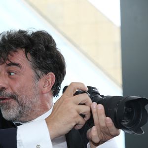 Stéphane Plaza - Stéphane Plaza s'improvise photograhe lors de la cérémonie de clotûre lors du Festival de Televison de Monte Carlo le 21 juin 2022. © Denis Guignebourg/Bestimage