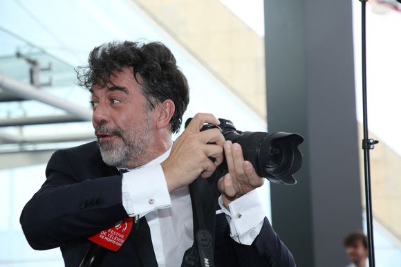 Stéphane Plaza - Stéphane Plaza s'improvise photograhe lors de la cérémonie de clotûre lors du Festival de Televison de Monte Carlo le 21 juin 2022. © Denis Guignebourg/Bestimage
