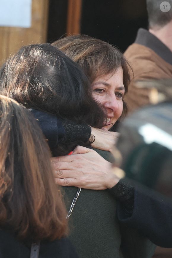 Valérie Bonneton - Arrivées aux obsèques de Bruno Salomone en l'église Sainte-Anne de Polangis de Joinville-le-Pont (Val-de-Marne) le 23 mars 2026. © Cyril Moreau - Dominique Jacovides / Bestimage