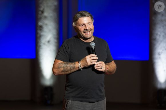 Philippe Lellouche  a joué son spectacle "Stand Alone" au théâtre de Verdure du 41ème Festival de Ramatuelle, le 8 août 2025
© Cyril Bruneau / Bestimage