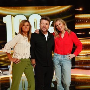 Valérie Maurice, Bruno Guillon, Agathe Lecaron en backstage de l'émission "100% logique" présentée par C. Feraud et qui sera diffusée le 4 octobre 2025 sur France 2 au studio du Lendit à Saint-Denis, France, le 12 mars 2025. © Christophe Clovis/Bestimage