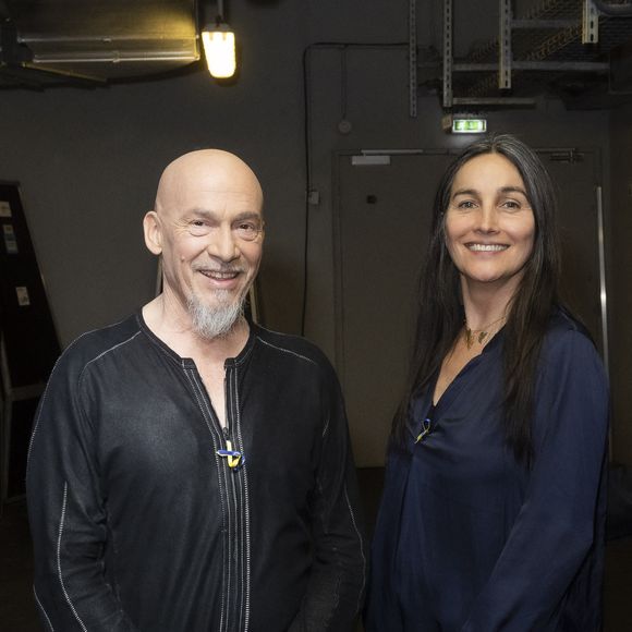 Exclusif - Florent Pagny et sa femme Azucena  - Backstage de l'émission spéciale "Unis pour l'Ukraine" à la Maison de la Radio et de la Musique, diffusée en direct sur France 2 et présentée par Nagui et Leïla.Kaddour à Paris le 8 mars 2022. © Cyril Moreau / Jack Tribeca / Bestimage