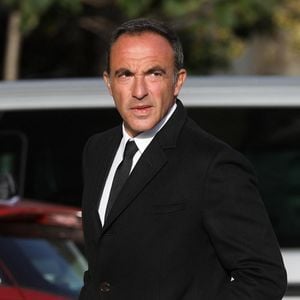 Vassiliki s'est éteinte à l'âge de 90 ans, le jour de la fête de sa sainte vénérée.

Nikos Aliagas - Arrivées aux obsèques de Etienne Mougeotte dans l'église Saint-François-Xavier à Paris. Le 13 octobre 2021
© Jacovides-Clovis / Bestimage