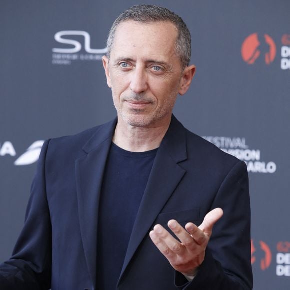 Gad Elmaleh sur le tapis rouge du photocall de la cérémonie d'ouverture du 62ème Festival de Télévision de Monte-Carlo, à Monaco, le 16 juin 2023. © Denis Guignebourg/BestImage