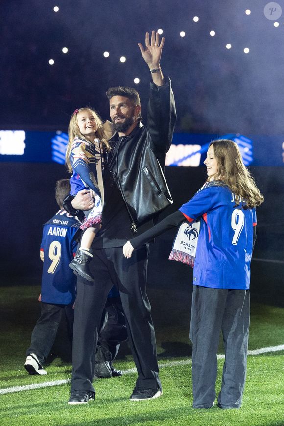 Une célébration a été organisée pour lui le dimanche 23 mars 2025

Olivier Giroud, entouré de ses enfants Aria, Aaron, Evan et Jade, reçoit un hommage au Stade de France avant le Quart de finale de la Ligue des Nations de l'UEFA 2025 "France - Croatie (2-0 / tab 5-4)" au Stade de France à Saint-Denis, le 23 mars 2025.
© Cyril Moreau/Bestimage