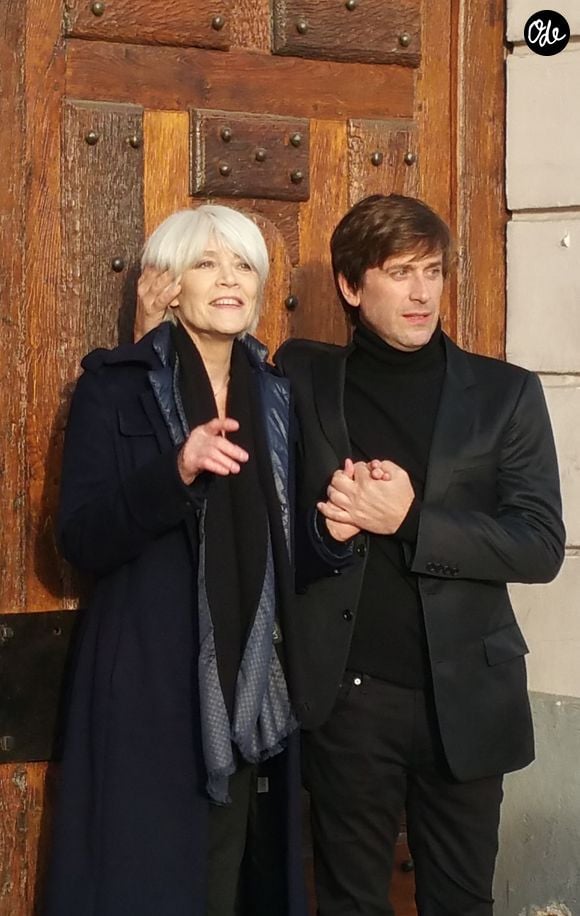 Exclusif - Françoise Hardy et son fils Thomas Dutronc se baladent le long des quais de l’Île Saint-Louis à Paris, France, le 2 novembre 2016. ©AGENCE / BESTIMAGE