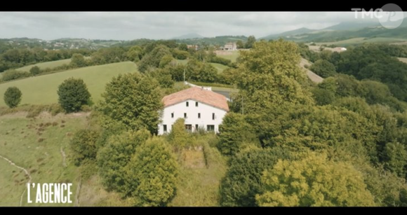 François Berléand ouvre les portes de sa maison en ruine et au chantier abandonné dans l'émission "L'Agence" - TMC