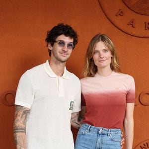 Constance Jablonski et son compagnon Matthias Dandois au village lors des Internationaux de France de Tennis de Roland Garros 2025, à Paris, France, le 6 juin 2025. © Jacovides-Moreau/Bestimage