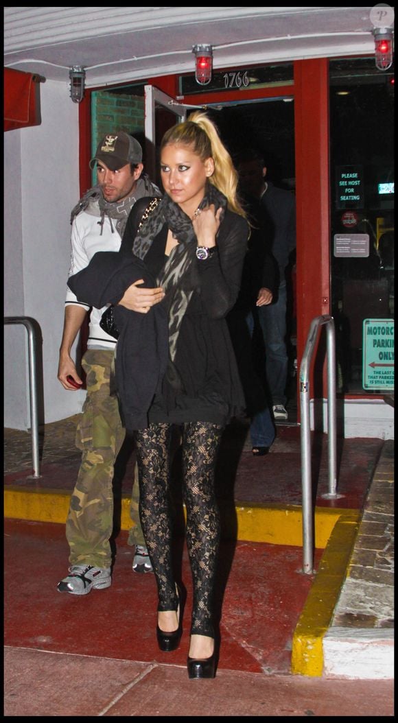 Enrique Iglesias et Anna Kournikova au restaurant
©KADENA PRESS / BESTIMAGE