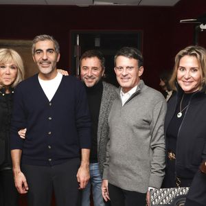 La Première dame revient sur l'irruption de militantes lors du spectacle de l'humoriste la veille.
Tiphaine Auzière, Yamina Benguigui, Brigitte Macron, Ary Abittan, Bernard Montiel, Manuel Valls et sa femme Susana Gallardo Torrededia, Fabienne Moszer, lors de la première du nouveau spectacle de Ary Abittan, "Ary Abittan Authentique" aux Folies Bergère à Paris, France, le 07 décembre 2025. © Jack Tribeca / Bestimage
