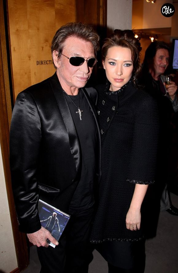 Ce rôle l’amène également à se replonger dans l’histoire de son père et dans des souvenirs qui lui sont chers.

Johnny Hallyday et Laura Smet lors de la vente aux enchères de poupées Frimousses des créateurs à l'hôtel des ventes Drouot le 13 décembre 2011.

© AGENCE / BESTIMAGE