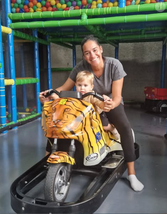 Hospitalisée, la petite fille nécessite une aide respiratoire ainsi que des "lunettes" pour permettre à l’oxygène de circuler correctement dans son corps.

Myriam et Thomas de "Koh-Lanta" ont révélé que leur fille était née, une petite fille au prénom symbolique Instagram