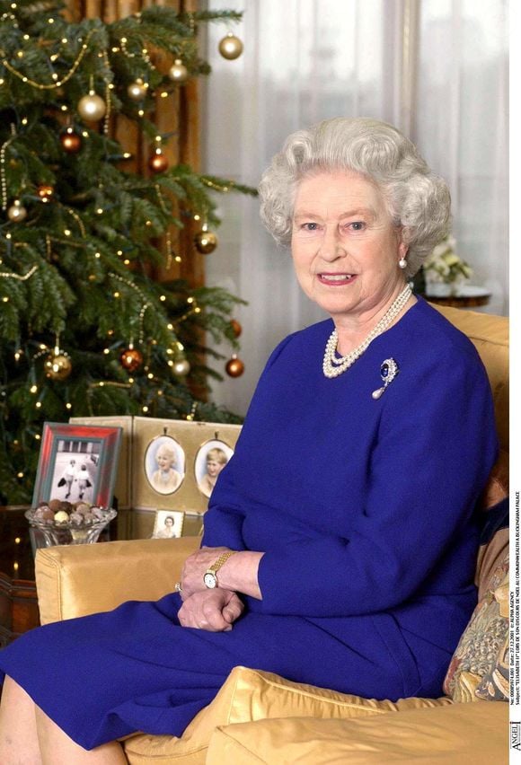 comme Buckingham Palace

Elisabeth II lors de son discours de Noël à Buckingham