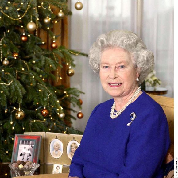 comme Buckingham Palace

Elisabeth II lors de son discours de Noël à Buckingham