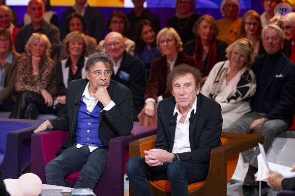 Exclusif - Laurent Voulzy et Alain Souchon lors de l'enregistrement de l'émission "Famille je vous aime" présentée par M.Drucker et qui sera diffusée le 29 décembre sur France 3, au studio Rive gauche, à Paris, France, le 2 décembre 2025. © Gaffiot-Perusseau/Bestimage