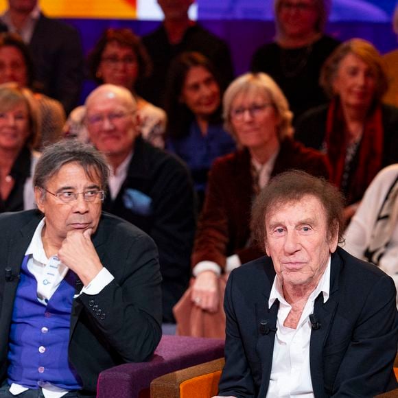 Exclusif - Laurent Voulzy et Alain Souchon lors de l'enregistrement de l'émission "Famille je vous aime" présentée par M.Drucker et qui sera diffusée le 29 décembre sur France 3, au studio Rive gauche, à Paris, France, le 2 décembre 2025. © Gaffiot-Perusseau/Bestimage