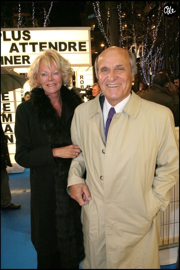 Sa grande réussite reposait sur un parfait équilibre entre intuition éditoriale et étude du lectorat.

Axel Ganz et sa femme lors de la première du film "Sans plus attendre" au cinéma UGC Normandie à Paris en 2008.
RINDOFF-BORDE / BESTIMAGE