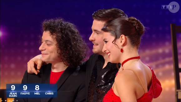 Jean-Marc Généreux et Fauve Hautot ont chacun attribué un 9, Mel Charlot et Chris Marques un 8.


"Tu ne peux pas perdre l'équilibre et tomber sur elle" : Chris Marques recadre un candidat dans Danse avec les stars - capture d'écran TF1