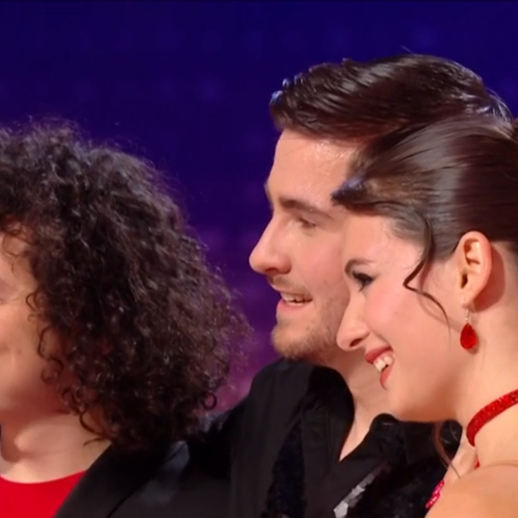 Jean-Marc Généreux et Fauve Hautot ont chacun attribué un 9, Mel Charlot et Chris Marques un 8.


"Tu ne peux pas perdre l'équilibre et tomber sur elle" : Chris Marques recadre un candidat dans Danse avec les stars - capture d'écran TF1