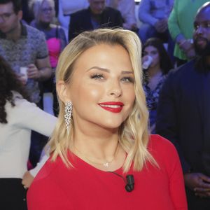 Bien loin des salles de sport classiques, Kelly Vedovelli ne jure que par cette méthode pour sculpter son corps ! 

Exclusif - Kelly Vedovelli - Sur le plateau de l’émission TPMP (Touche Pas à Mon Poste) présentée en direct par C.Hanouna et diffusée sur C8 - © Jack Tribeca / Bestimage