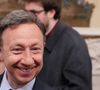 Si cette aventure professionnelle est une vraie réussite, c'est avant tout une nouvelle manière de solidifier leur couple. Car entre leurs emplois du temps surchargés, cette marque est une bulle d'oxygène. "Ça nous permet de nous retrouver", a d'ailleurs confié Stéphane Bern dans les colonnes de TV Mag.

Stéphane Bern - 35e Journée du Livre Politique à à l'Assemblée nationale (Hôtel de Lassay) le 11 avril 2026.

© Anne-Sophie Guebey / Bestimage