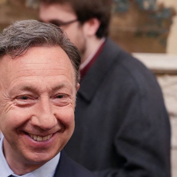 Si cette aventure professionnelle est une vraie réussite, c'est avant tout une nouvelle manière de solidifier leur couple. Car entre leurs emplois du temps surchargés, cette marque est une bulle d'oxygène. "Ça nous permet de nous retrouver", a d'ailleurs confié Stéphane Bern dans les colonnes de TV Mag.

Stéphane Bern - 35e Journée du Livre Politique à à l'Assemblée nationale (Hôtel de Lassay) le 11 avril 2026.

© Anne-Sophie Guebey / Bestimage