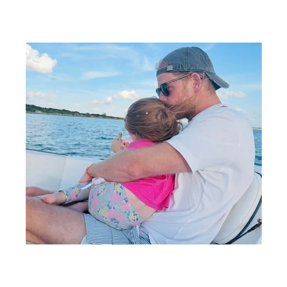 Lilibet dans les bras de son papa le prince Harry  © Instagram Meghan Markle