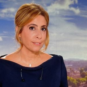 Captures d'écran - Léa Salamé présente son premier journal de 20 heures sur France 2 le 1er septembre 2025.

© Alain Guizard / Bestimage