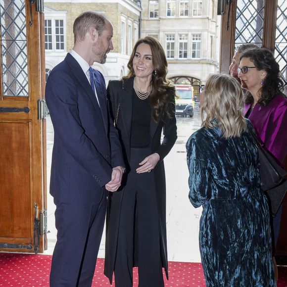 Egalement présent, le prince William "s'est assis aux côtés d'Alfred Garwood, né en Pologne, qui a survécu à Bergen-Belsen lorsqu'il était enfant, et de Sabina Kadic-Mackenzie, survivante du génocide bosniaque, qui vit aujourd'hui à Liverpool."

Le Prince et la Princesse de Galles assistent à une cérémonie au Guildhall de Londres, pour commémorer la Journée de la mémoire de l'Holocauste et le 80e anniversaire de la libération d'Auschwitz-Birkenau. Lundi 27 janvier 2025. Londres, Royaume-Uni. Photo by Arthur Edwards/The Sun/PA Wire/ABACAPRESS.COM