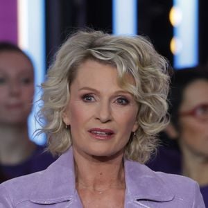 Sophie Davant - Les célébrités se mobilisent pour la 38ème édition du Téléthon dans les studios de France 2 à Paris © Coadic Guirec / Bestimage