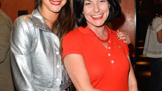 La chanteuse Lio maman de Garance et Léa : ses jumelles sous les projecteurs, leur grande soeur très fière !