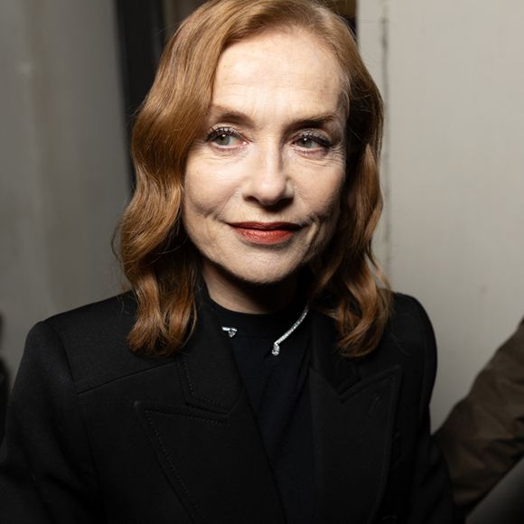 Isabelle Huppert - Arrivées à la soirée César Révélations 2026 à l'Elysée Montmartre à Paris le 19 janvier 2026. © Julien Sarkissian / Bestimage