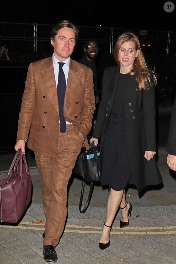 La princesse Beatrice d'York et son mari Edoardo Mapelli Mozzi lors de l'inauguration de l'hôtel Chancery Rosewood à Londres, Royaume-Uni, le 14 octobre 2025, marquant le lancement de l'hôtel de luxe par une soirée scintillante.  Photo par Backgrid UK/ Bestimage