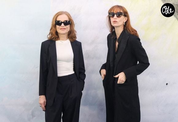 Isabelle Huppert et Lolita Chammah au 66ème Festival international du film de Thessalonique (TIFF) en Grèce, le 2 novembre 2025. © NDPG/Backgrid UK/Bestimage | 00730911