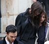 La disparition tragique de Kate Barry, le 11 décembre 2013, reste une plaie ouverte pour le clan Birkin-Gainsbourg. 

Roman de Kermadec (Fils de Kate Barry), Charlotte Gainsbourg et sa fille Alice - Sortie des obseques de Kate Barry en l'eglise Saint-Roch a Paris. Le 19 décembre 2013.

©BestImage