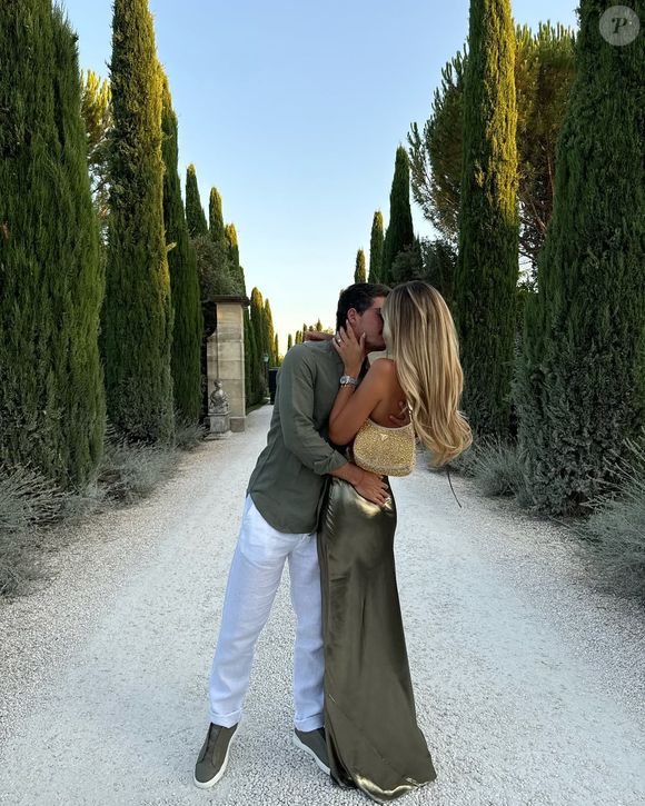 Dylan Deschamps publie régulièrement des photos de lui et sa fiancée Mathilde Cappelaere sur Instagram