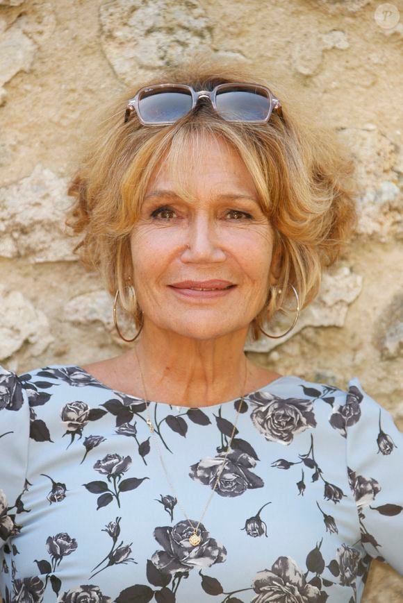 A ce jour, elle fait le tour des médias pour promouvoir présenter son livre autobiographique intitulé "Ce feu qui me brûle" à paraitre le 7 mai prochain. 

Clémentine Célarié du film Pierre et Jeanne - lors de la 14ème édition du Festival du Film Francophone d'Angoulême © Christophe Aubert via Bestimage