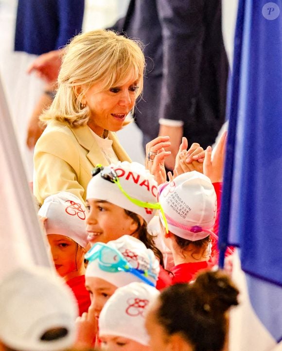 La Première Dame française Brigitte Macron lors d'un Water Safety Day de la Fondation Princesse Charlène de Monaco à la piscine du Stade Louis II de Monaco, le 8 juin 2025. © Claudia Albuquerque/Bestimage