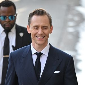 Tom Hiddleston après une émissin avec Jimmy Kimmel 2025 ©Backgrid USA / Bestimage