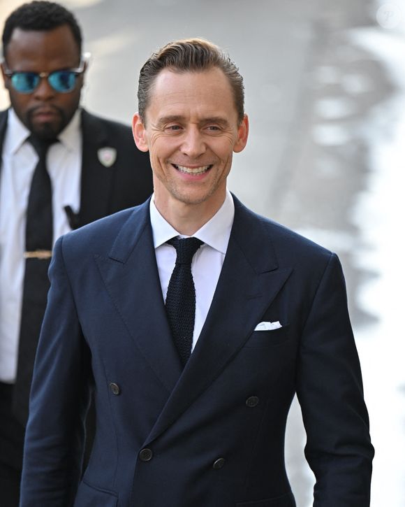Tom Hiddleston après une émissin avec Jimmy Kimmel 2025 ©Backgrid USA / Bestimage