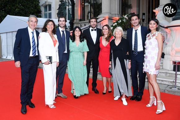 La famille Kretz : "L'Agence" sur TMC : Sandrine Kretz, Martin Kretz, Olivier Kretz, Majo (la grand-mère), Valentin et Louis - Soirée de gala des 50 ans de la Fondation Claude Pompidou à l'Hôtel Marcel Dassault à Paris le 12 avril 2022.
 Rachid Bellak / LMS / Bestimage